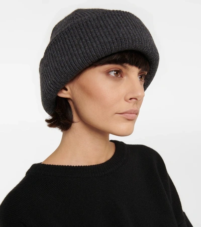 Shop The Row Ossa Cashmere Beanie In Charcoal
