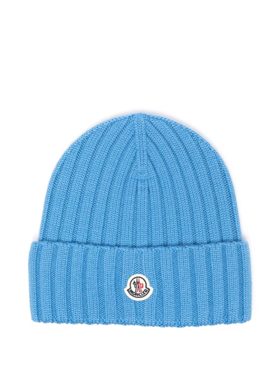 Shop Moncler Ribbed Logo-patch Beanie In Blau