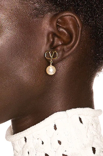 Shop Valentino Vlogo Pearl Drop Earrings In Oro & Cream
