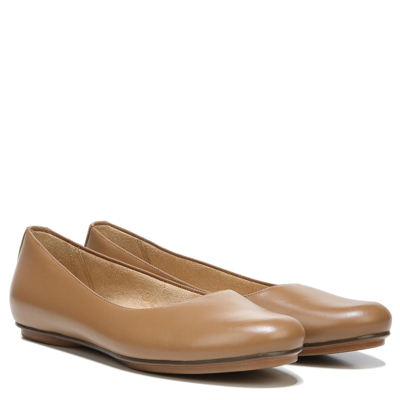 naturalizer true colors maxwell flat