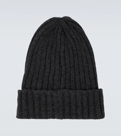 Shop Thom Sweeney Ribbed Cashmere Beanie In Charcoal