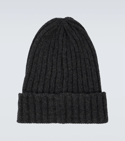 Thom Sweeney Ribbed Cashmere Beanie In Charcoal