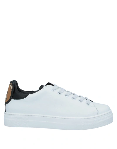 Shop Moschino Teen Sneakers In White