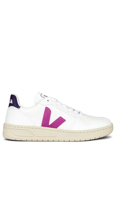 Shop Veja V-10 &#12473;&#12491;&#12540;&#12459;&#12540; In White & Ultraviolet & Purple