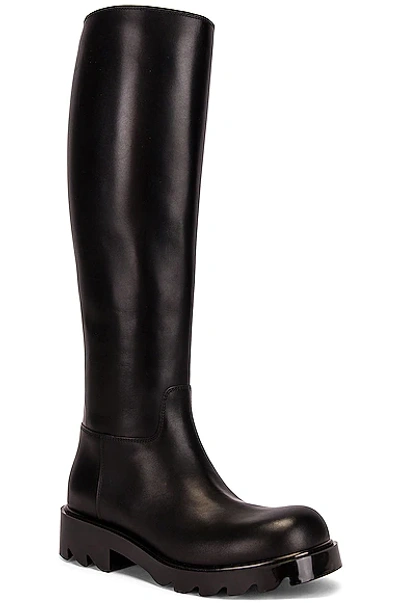 Bottega Veneta Leather Lug Knee-high Flatform Boots 55 In Black