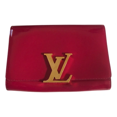 Pre-owned Louis Vuitton Louise Patent Leather Clutch Bag In Pink