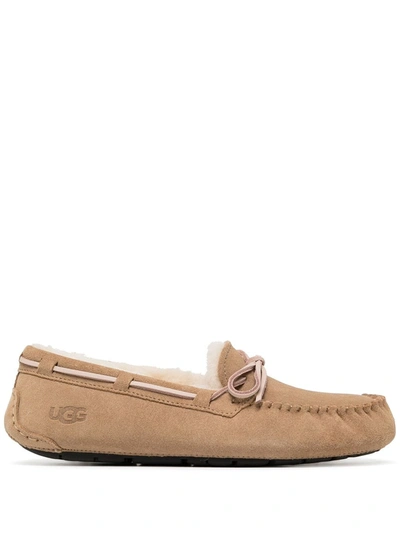 Shop Ugg Dakota Shearling-lined Loafers In Nude