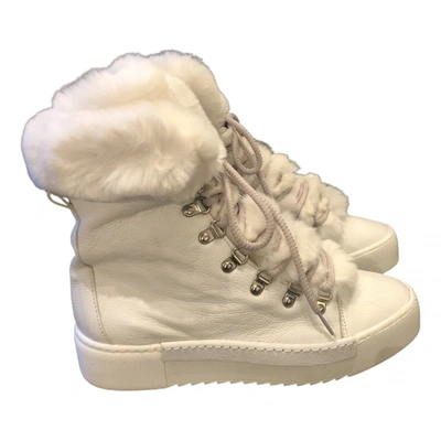 Pre-owned Loretta Pettinari Leather Ankle Boots In White