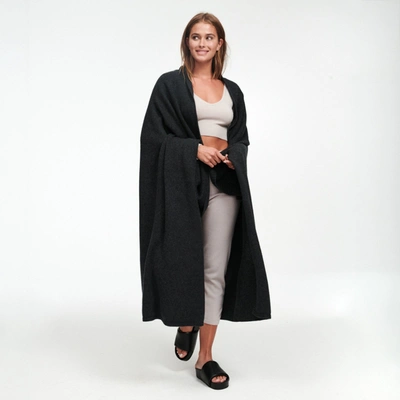 Shop Naadam Kilo Cashmere Blanket In Smoke