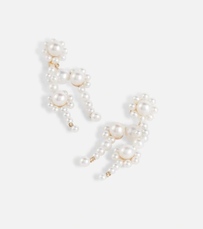 Shop Sophie Bille Brahe Fontaine Marguerite 14kt Gold Earrings With Pearls In Pearl/gold