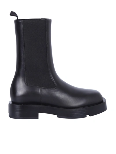Shop Givenchy Chelsea Boots In Nero