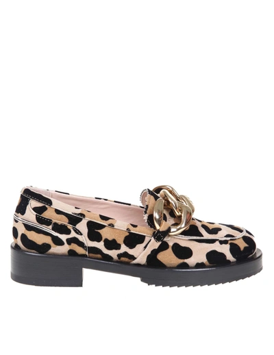 Shop N°21 N.21 Animalier Suede Moccasin With Oversized Chain In Leopardato