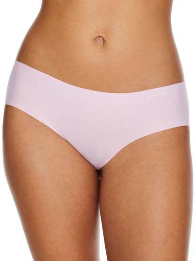 Shop Calvin Klein Invisibles Hipster In Pale Orchid