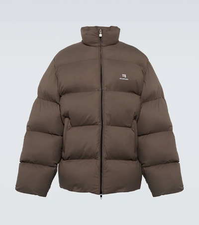 Shop Balenciaga Sporty B Padded Jacket In Thatch Brown