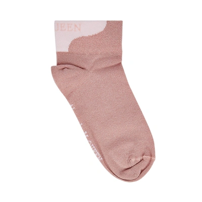 Shop Alexander Mcqueen Silver Logo Metallic-weave Socks In Pink