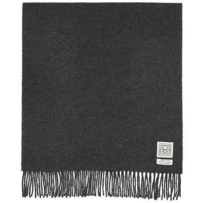 Classic wool scarf light grey mélange – TOTEME