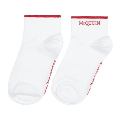 Shop Alexander Mcqueen Logo Cotton Ankle Socks In 9074 White/red