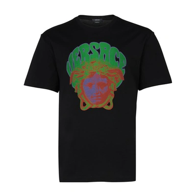 Shop Versace T-shirt In Nero