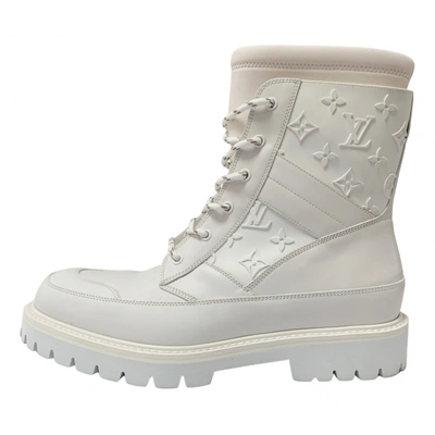 Pre-owned Louis Vuitton Lv Outland Leather Boots In White