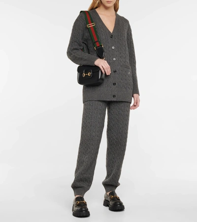 Shop Gucci Cable-knit Cashmere Sweatpants In Grey Melange