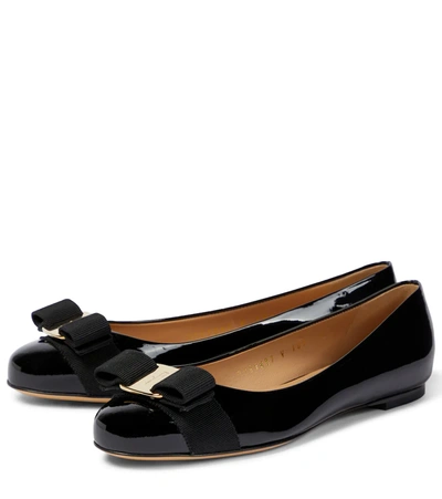 Ferragamo Varina Bow-embellished Patent-leather Ballet Flats In Nero