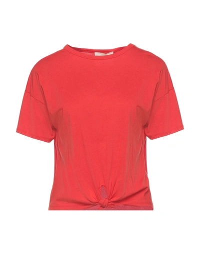 Shop Absolut Cashmere T-shirts In Red