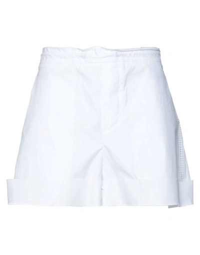 Shop Dsquared2 Woman Shorts & Bermuda Shorts White Size 6 Cotton