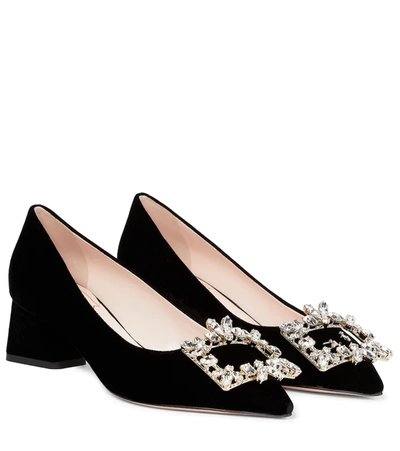 Shop Roger Vivier Broche Vivier 45 Velvet Pumps In Nero