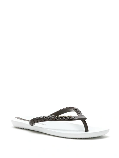 Shop Amir Slama Confortável Flip Flops In White