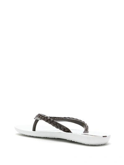 Shop Amir Slama Confortável Flip Flops In White