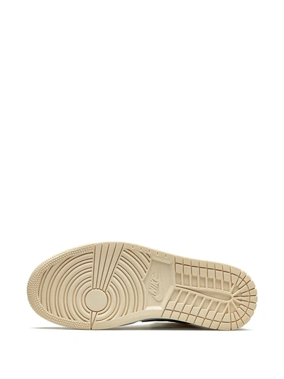 Jordan Wmns Air  1 Mid Sneakers In White