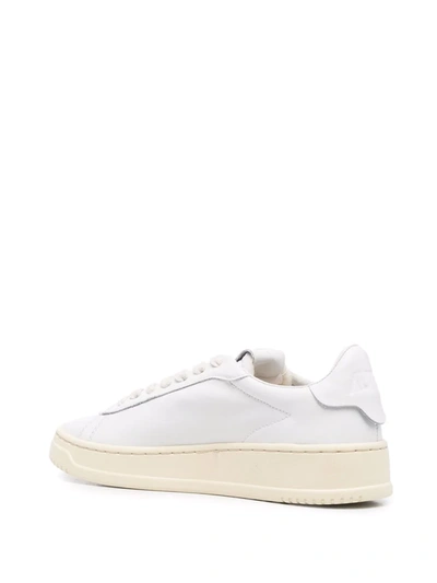 Autry Low Sneaker With Perforated Detailing And Rubber Sole In Weiss