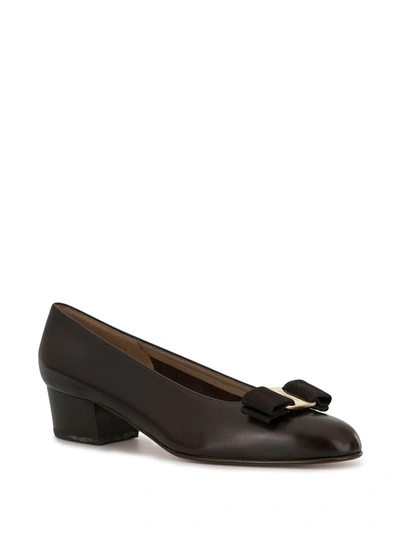 Pre-owned Ferragamo 1990s Vara Bow Pumps In Brown