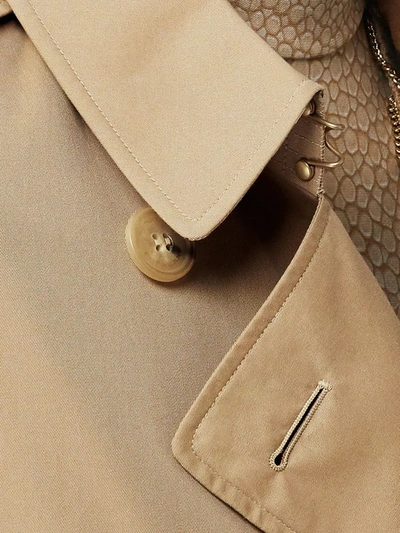 Shop Burberry The Kensington Heritage Trench Coat In Neutrals