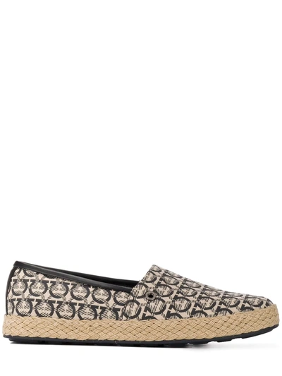 Shop Ferragamo Ganicini Print Loafers In Neutrals