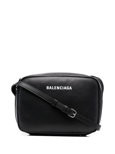 Shop Balenciaga Medium Everyday 2.0 Camera Bag In Schwarz