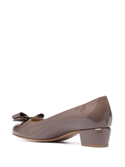 Shop Ferragamo Bow-detail Block-heel Pumps In 褐色