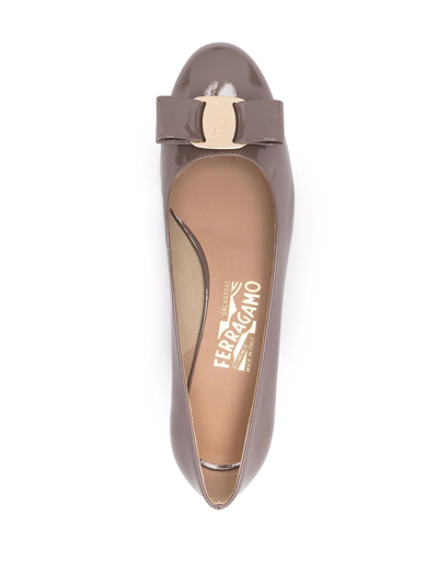 Shop Ferragamo Bow-detail Block-heel Pumps In 褐色