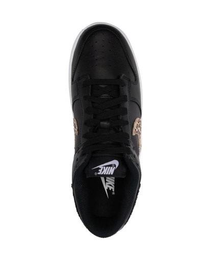 Shop Nike Dunk Low Se Sneakers In Schwarz
