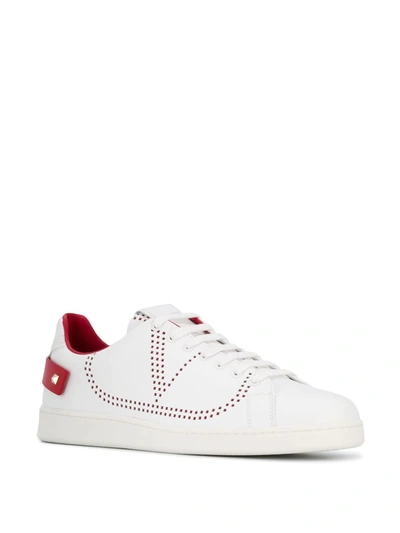 VALENTINO VRING LOGO SNEAKERS - 白色