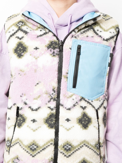 抽象图案抓绒马甲