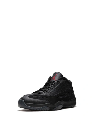 Jordan Air  11 Retro Low Referee In Black