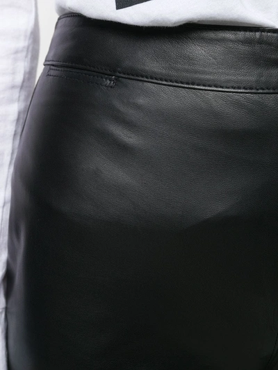 Frame Le Sleek Straight Coated Jeans In Grey Chrome In Black