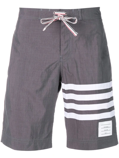 THOM BROWNE 4 条纹防水短裤 - 灰色