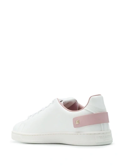 VALENTINO PERFORATED LOGO SNEAKERS - 白色