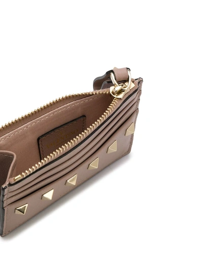 Valentino Rockstud Zipped Cardholder In Neutrals