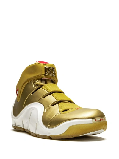 NIKE ZOOM LEBRON 4 SNEAKERS - 金色