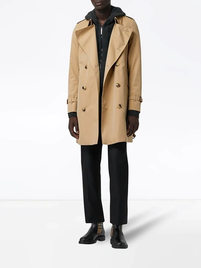Shop Burberry The Chelsea Heritage Trench Coat In Neutrals
