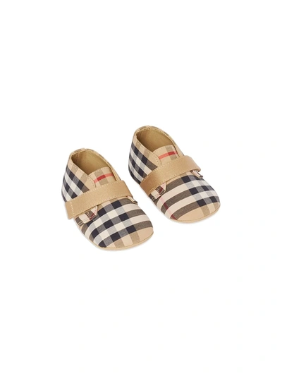 Shop Burberry Vintage Check-print Crib Shoes In Neutrals