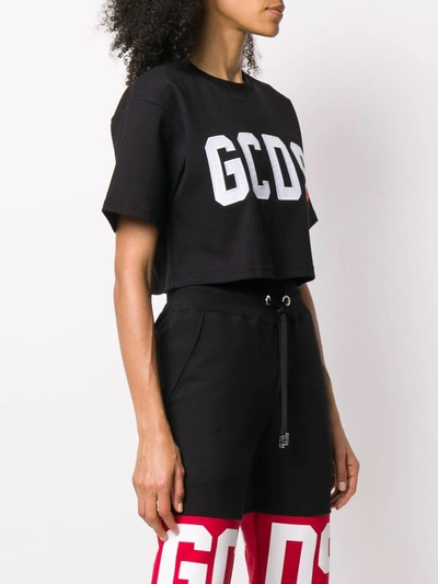 Shop Gcds Cropped Logo T-shirt In Black